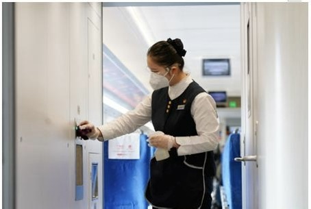 高铁专职乘服员上二休三五险一金